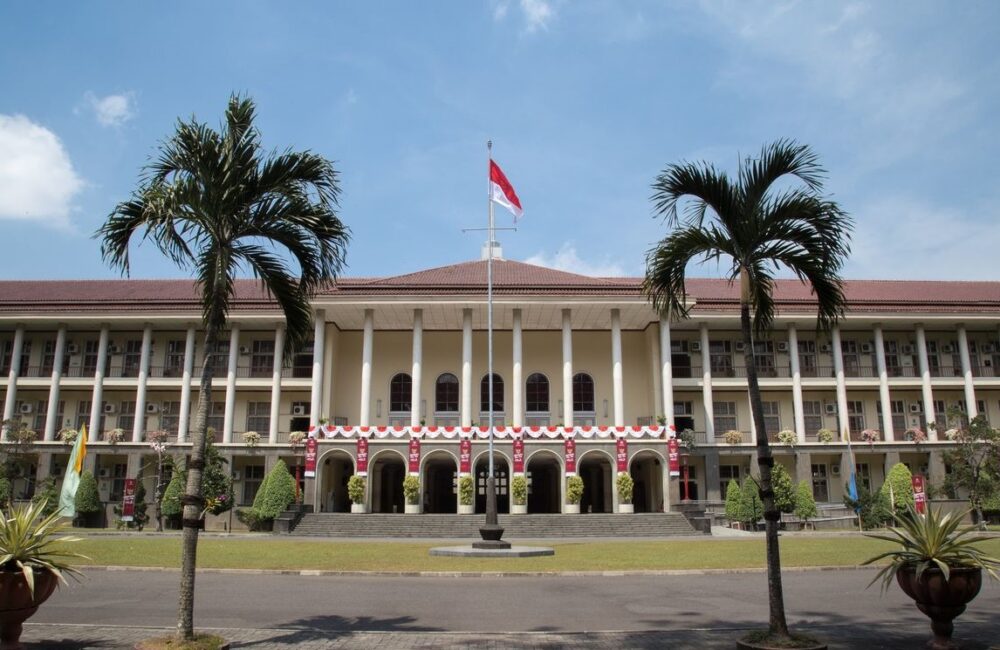 Hanya dengan 25 Ribu Kamu Punya Peluang Kuliah di UGM