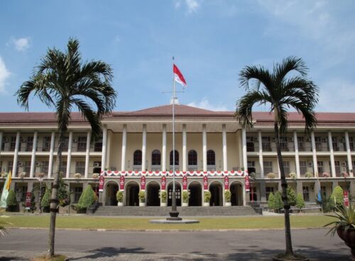Hanya dengan 25 Ribu Kamu Punya Peluang Kuliah di UGM